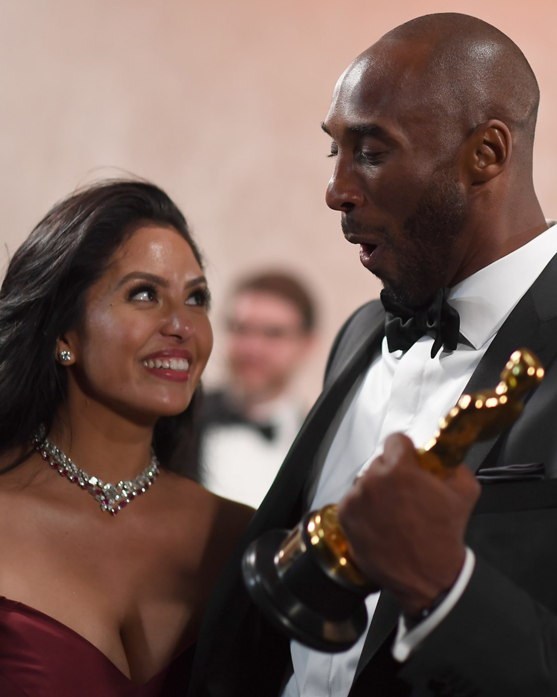 V roce 2018 si Kobe Bryant odnesl Oscara za nejlepší krátký animovaný film. Na snímku s manželkou Vanessou.