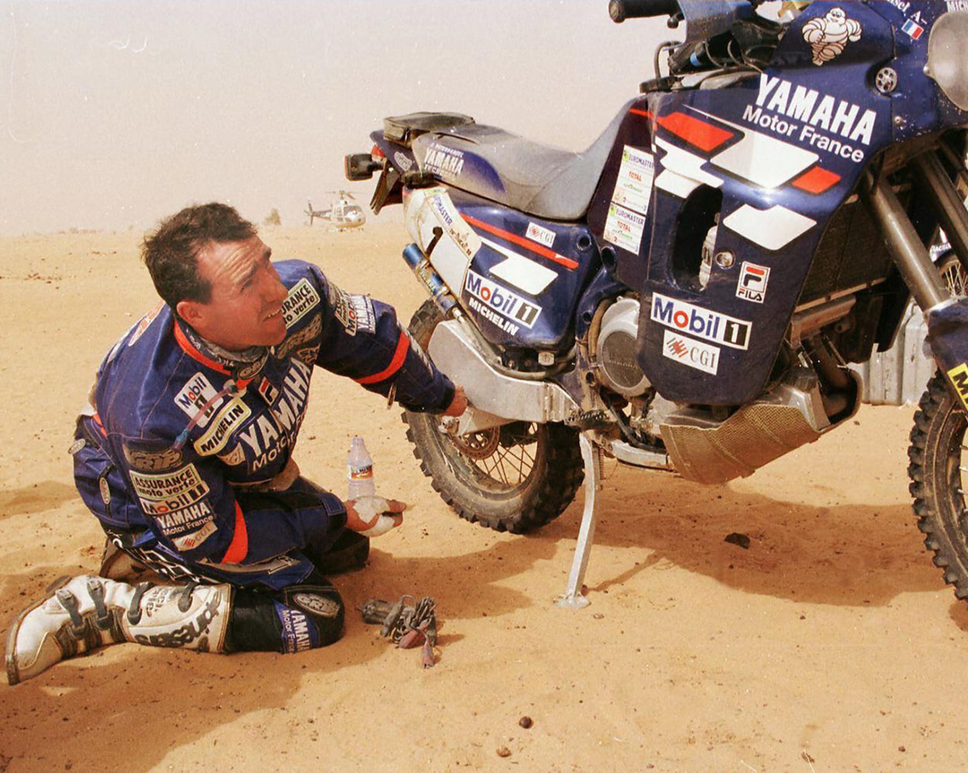 Premiérový Dakar absolvoval Stéphane Peterhansel v roce 1988 na stroji Yamaha. Motorkám této značky zůstal věrný deset let a triumfoval na nich celkem šestkrát.