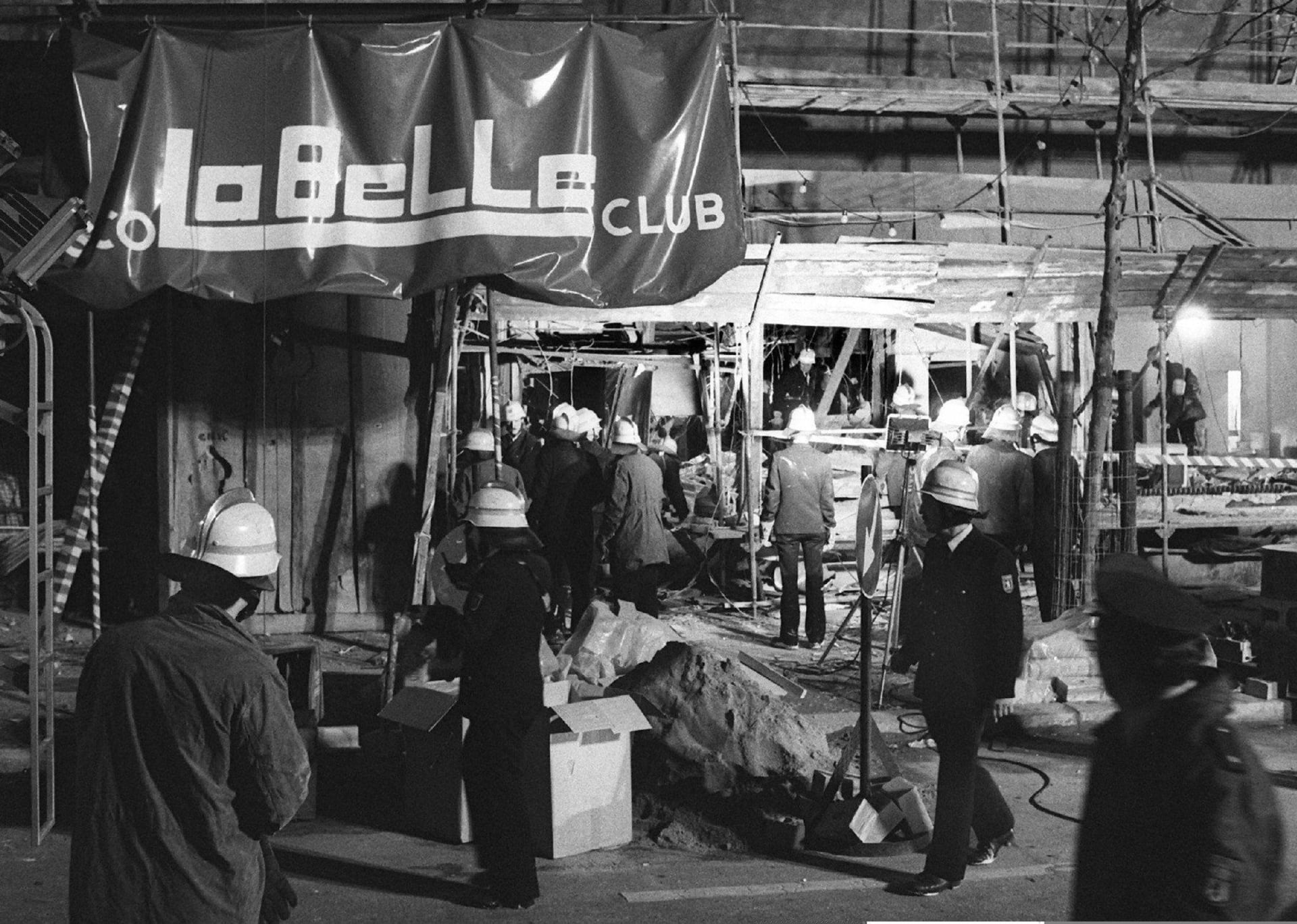 Útok na diskotéku La Belle byl připsán režimu Muammara Kaddáfího. Vysílání, které bylo použito jako důkaz, ale připravili agenti Mossadu.
