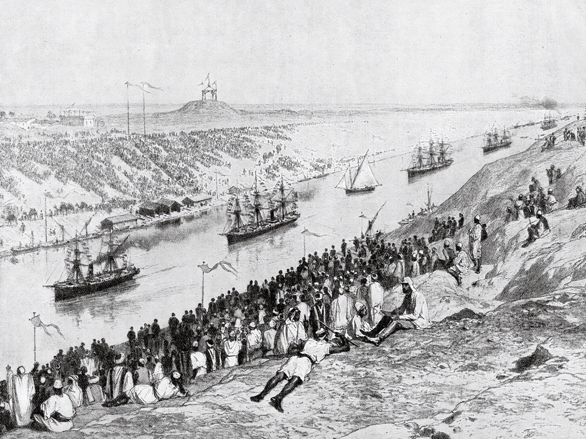 Suezský kanál byl slavnostně otevřen 17. listopadu 1869, předtím bylo nutné přemístit 75 milionů krychlových metrů zeminy.