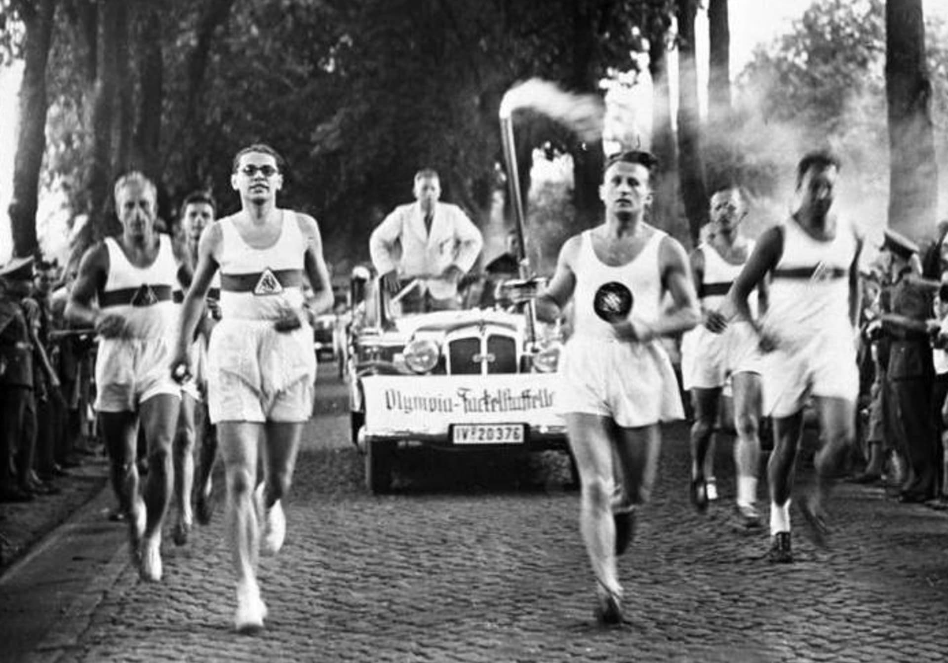 V roce 1936 se na letních olympijských hrách v Berlíně ukázalo, že krystalický metamfetamin Benzedrine, který němečtí olympionici zdatně sypali, zvyšuje výkonnost.