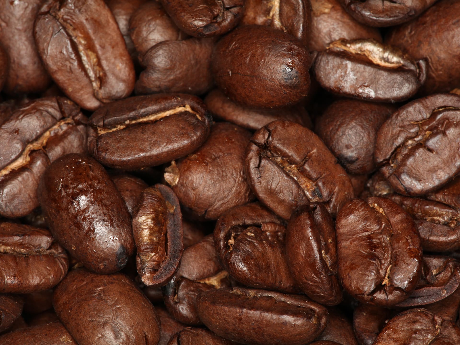 Káva vzniká pražením kávových semen. Největšími světovými producenty jsou Brazílie, Vietnam, Kolumbie, Indonésie a Etiopie.