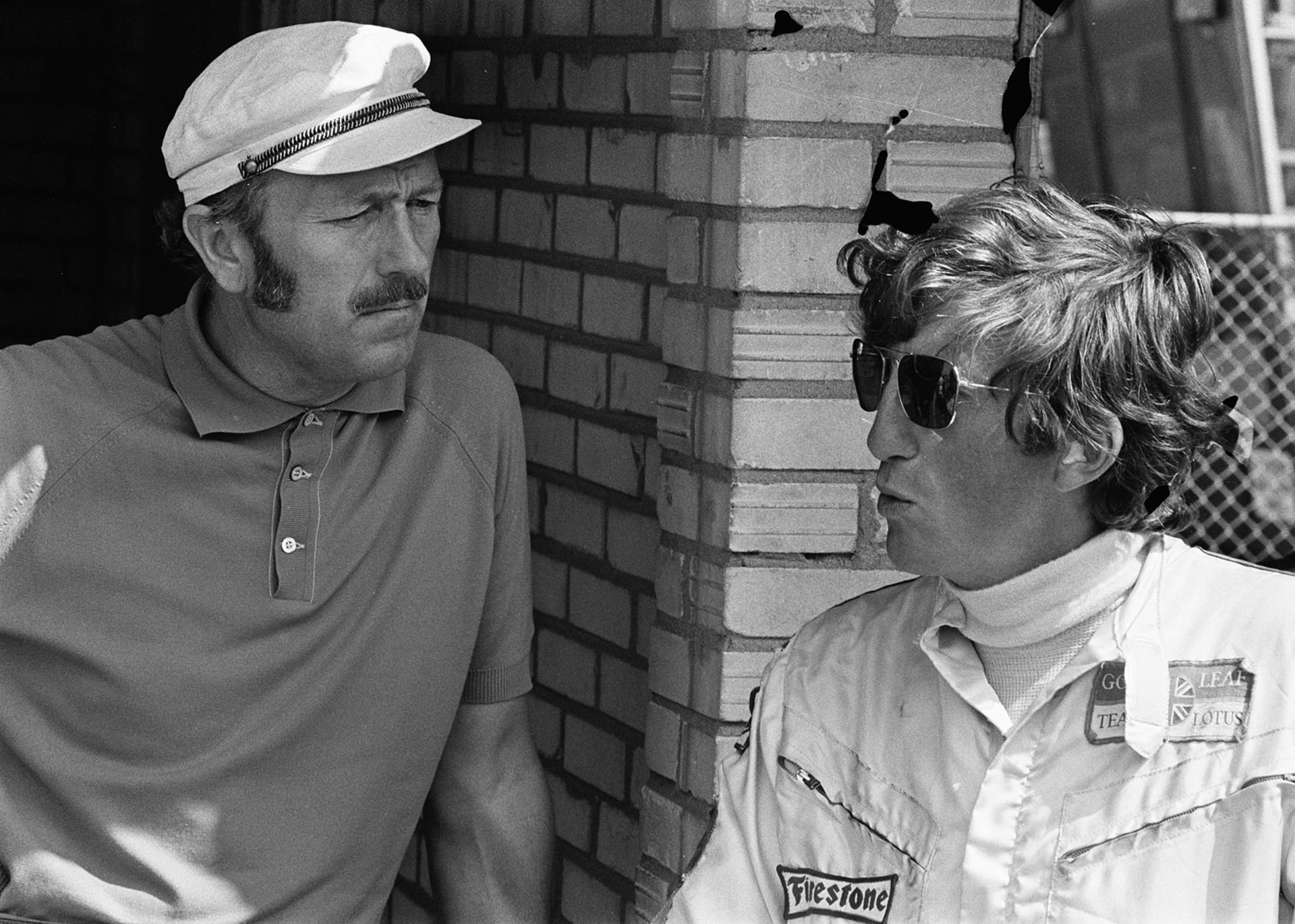 Rindtovy napjaté vztahy s Colinem Chapmanem, zakladatelem společnosti Lotus Cars, konstruktérem i šéfem týmu v jedné osobě, byly veřejným tajemstvím.