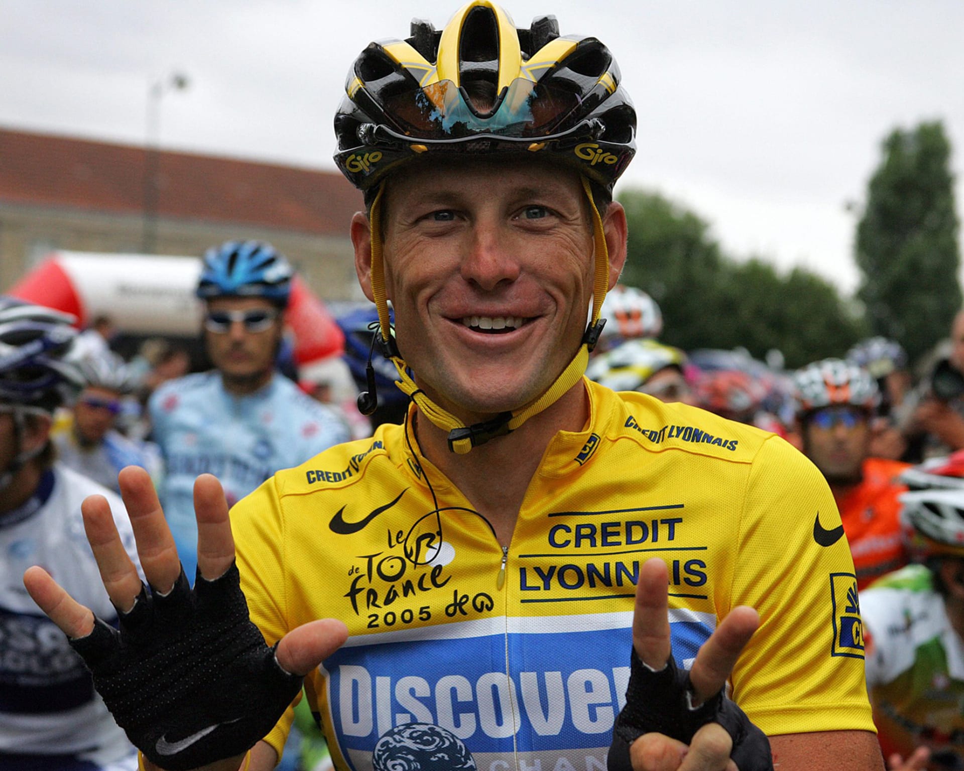 V letech 1999-2005 bral Lance Armstrong na Tour de France sedm žlutých trikotů v řadě.