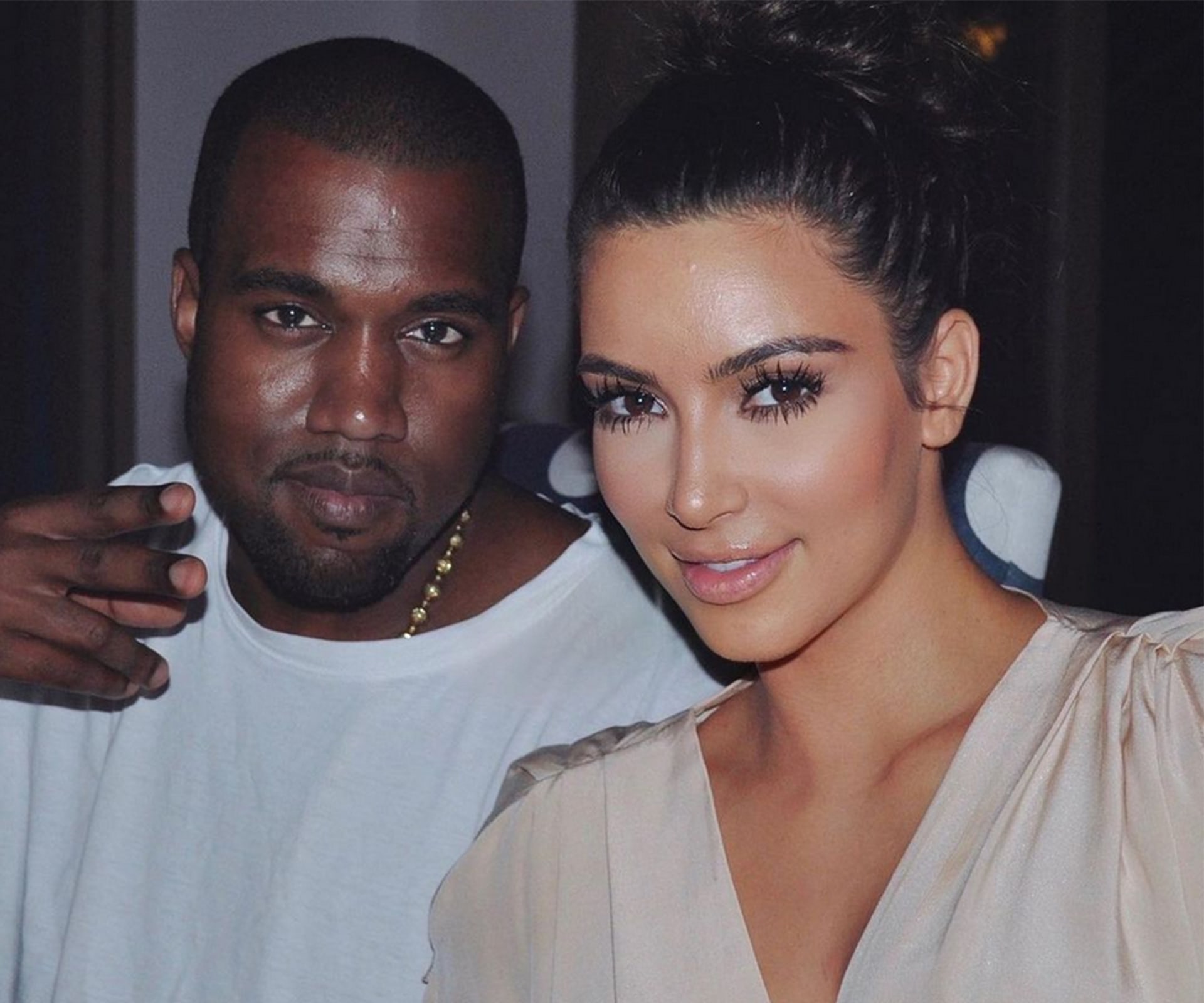 V květnu 2014 Kanye West pojal za choť profesionální celebritu a podnikatelku Kim Kardashian, se kterou má dva potomky Northa a Sainta.