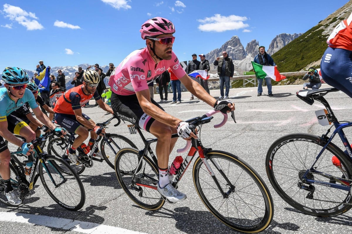 Vítězem posledního, stého ročníku Gira d’Italia se překvapivě stal Tom Dumoulin (v růžovém trikotu).