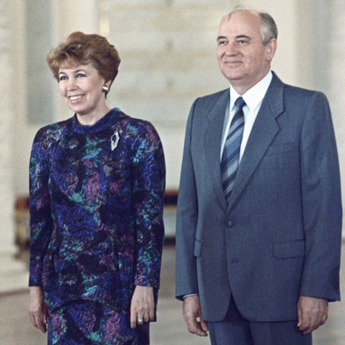 Za Michailem Gorbačovem, který s manželkou Raisou a dalšími členy rodiny pobýval na dovolené na Krymu, dorazila nikým nezvaná delegace. Požadovala vyhlášení výjimečného stavu. To Gorbačov jednoznačně odmítl.