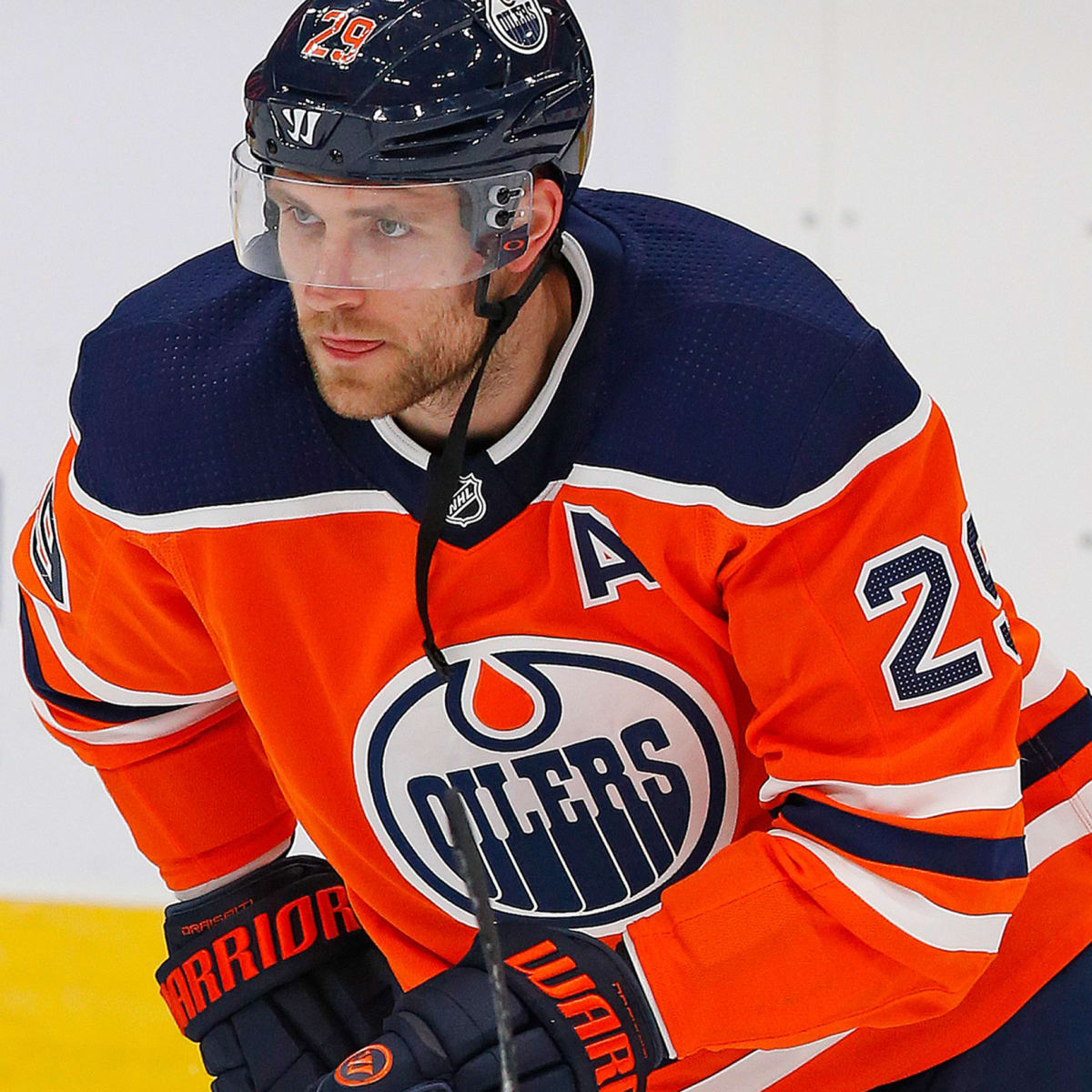 Do NHL byl rodák z Kolína nad Rýnem draftován v roce 2014. Působí v týmu Edmonton Oilers.
