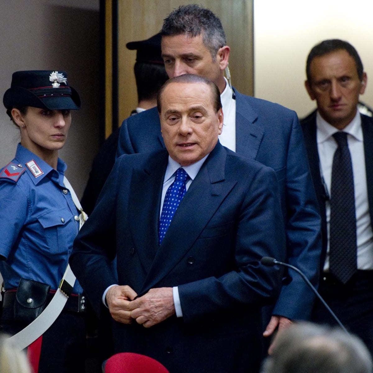 V roce 2015 byl Berlusconi odsouzen za uplácení senátora, o tři roky později jej soud rehabilitoval.