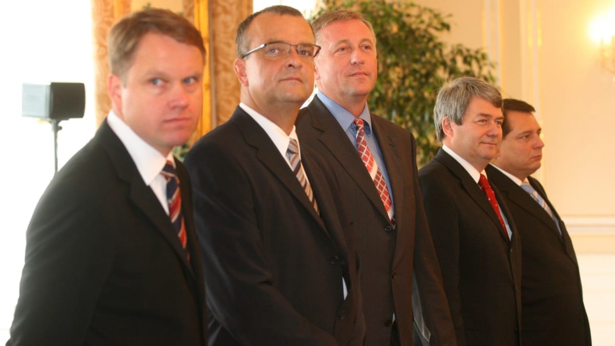 Pětice hráčů o vládu po volbách do Poslanecké sněmovny v roce 2006.