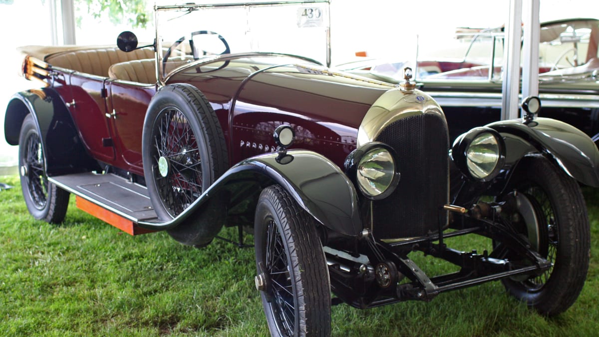 Bentley 3 Litre, první automobil britské značky, byl představen v roce 1919, zákazníkům pak byl dodáván v letech 1921-1929. Už počáteční verze dosahovala rychlosti 120 km/h.