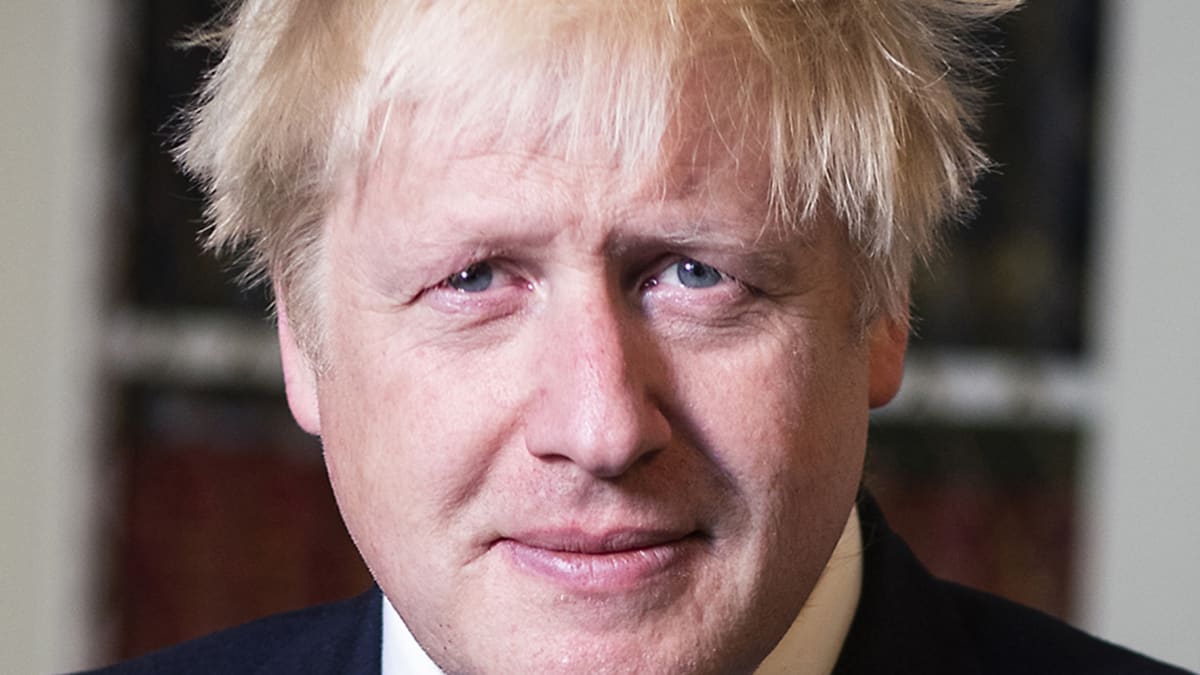Boris Johnson se vzdává mandátu.