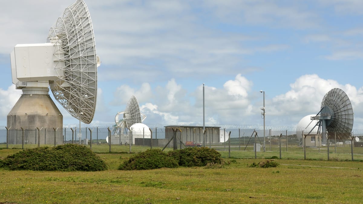 Britská služba GCHQ (Government Communications Headquarters) je organizace svou pracovní náplní prakticky totožná s NSA. GCHQ CSO Morwenstow je pak vládní satelitní pozemní stanice a odposlechové středisko na severním pobřeží Cornwallu.
