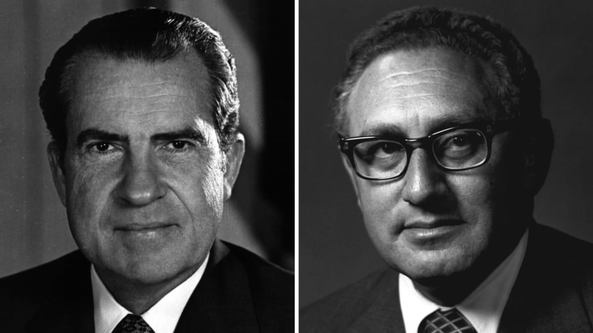 Ke zdatnosti Richarda Nixona v oblasti zahraniční politiky do velké míry přispěl americký historik, poradce pro národní bezpečnost a ministr zahraničních věcí Henry Kissinger (vpravo).