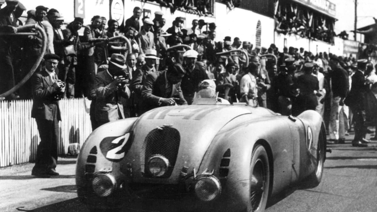 V roce 1939 vyhrála závod 24 hodin Le Mans posádka s vozem Bugatti Type 57C.