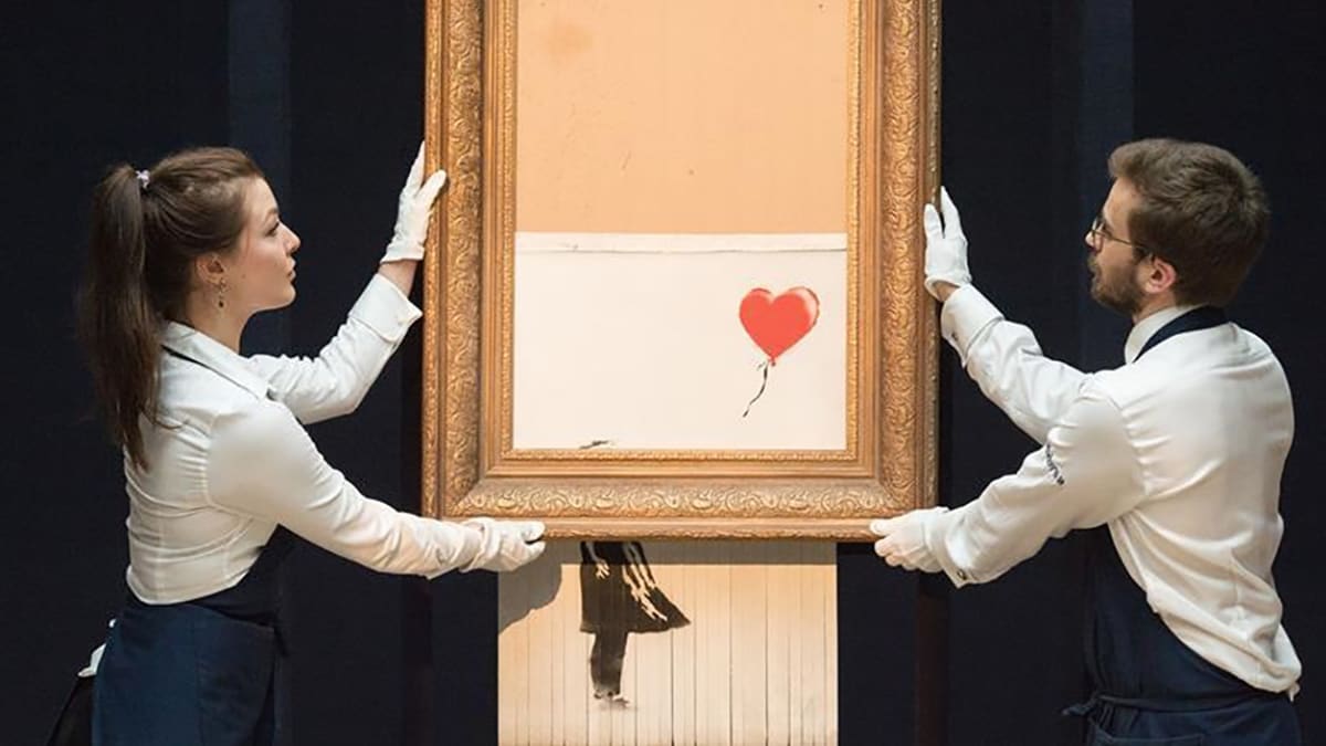 Banksyho Dívka s balonem po úspěšném vydražení projela z větší části skartovačkou ukrytou v rámu obrazu.