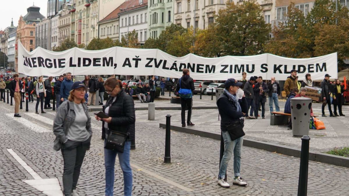 Demonstrace odborů na pražském Václavském náměstí.