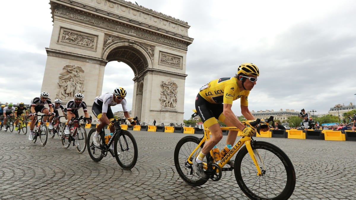 V loňském ročníku Tour de France si suverénní Geraint Thomas vydělal celkem 527 500 eur. Za tu dřinu proti špičkovým sportovcům z jiných oblastí nic moc, chtělo by se říct.