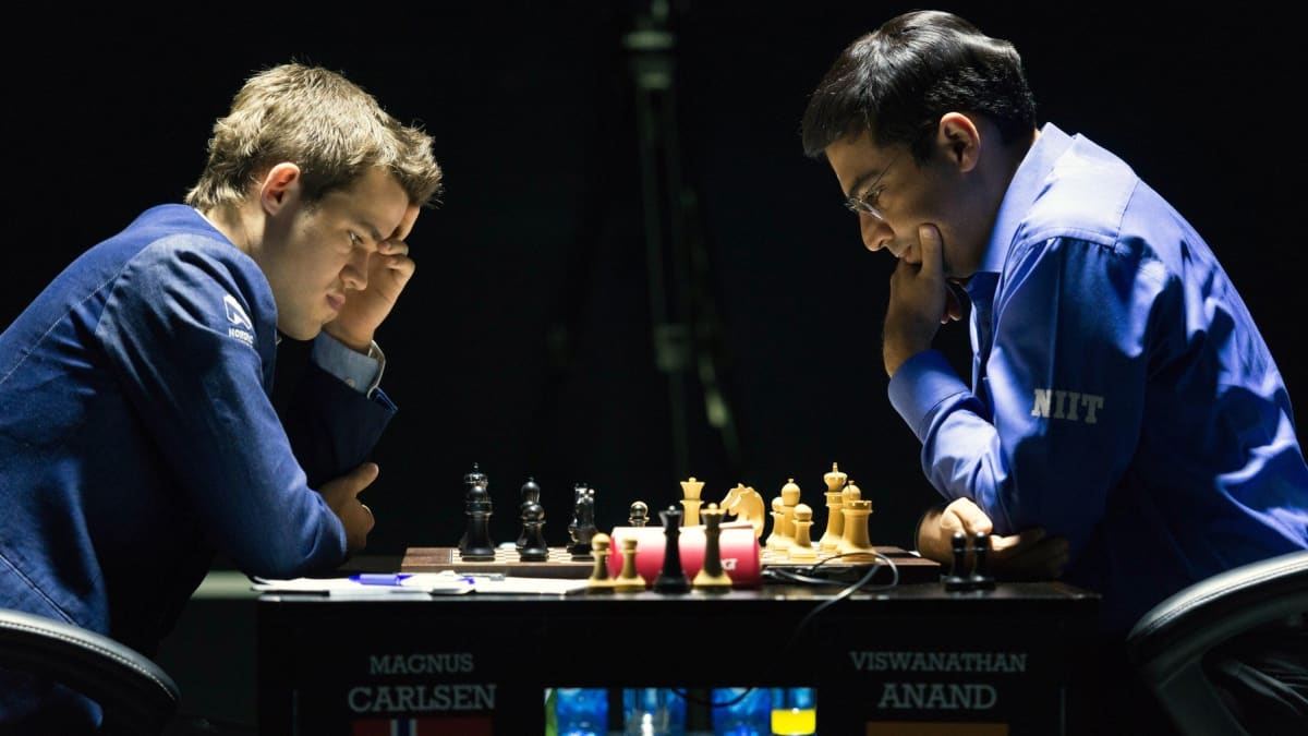 Magnus Carlsen usedl na světový šachový trůn po vítězství nad Višvanáthanem Ánandem. Titul si nenechal sebrat už téměř pět let.