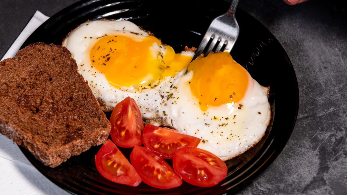 Ideální snídaně by měla být tvořena bílkovinami, sacharidy a zeleninou.
