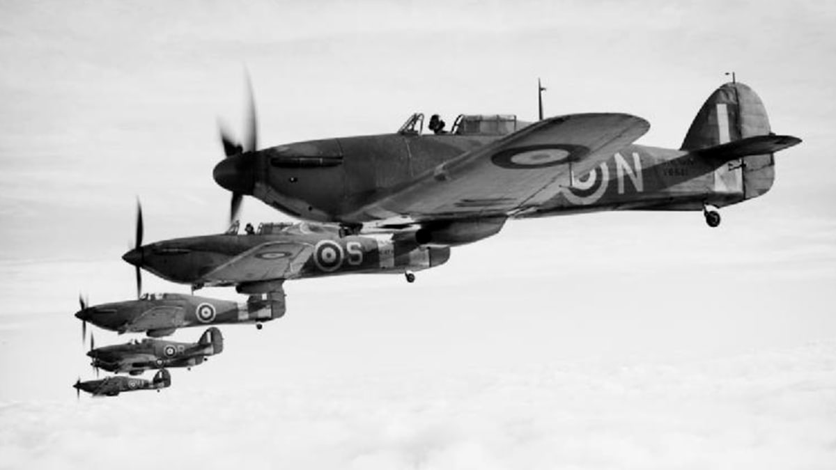 Na anglické straně ležela tíha bojů na stíhacích pilotech a jednomístných letounech Hawker Hurricane (na fotce) a Supermarine Spitfire.
