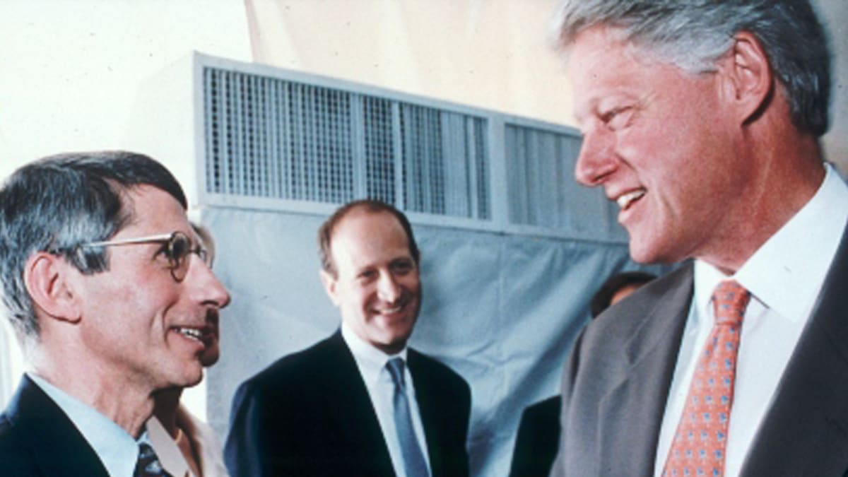 Bill Clinton se zajímal o nejnovější poznatky ve výzkumu AIDS.