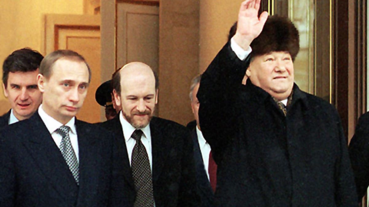 31. prosince 1999 se Boris Jelcin vzdal funkce prezidenta ve prospěch svého v té době ještě chráněnce.