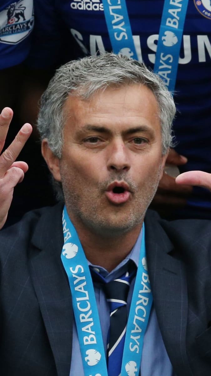 José Mourinho je jediným trenérem v Premier League, který slavil titul s klubem, ze kterého byl vyhozen. Ovšem vzápětí následoval další padák.