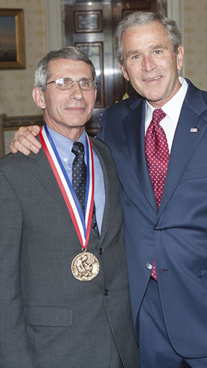 George W. Bush udělil v roce 2008 Faucimu Prezidentskou medaili svobody.