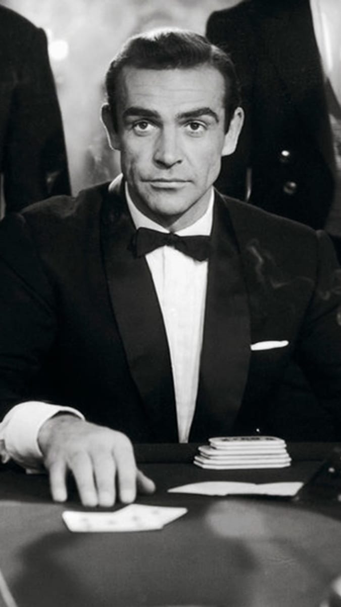 V první filmové bondovce Dr. No daboval agenta 007 Rudolf Jelínek.
