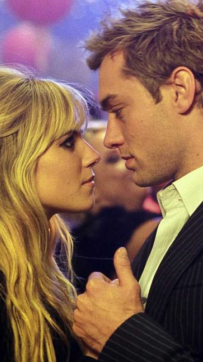 Jude Law měl poměr s chůvou jejich dětí a Sienna Miller zase přiznala, že monogamie pro ni představuje divnou věc.