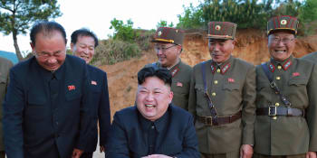 Chceme ty nejmocnější jaderné zbraně, prohlásil Kim. Ocenil důstojníky testující rakety