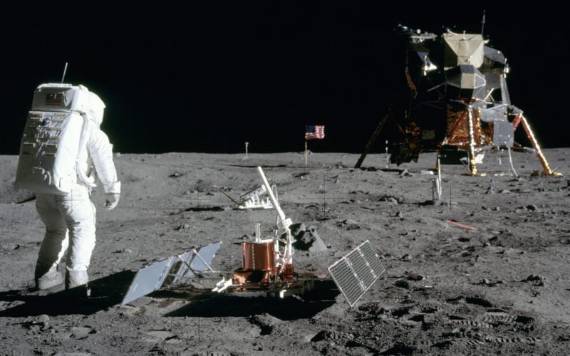 DOBRODRUZI: Apollo 11