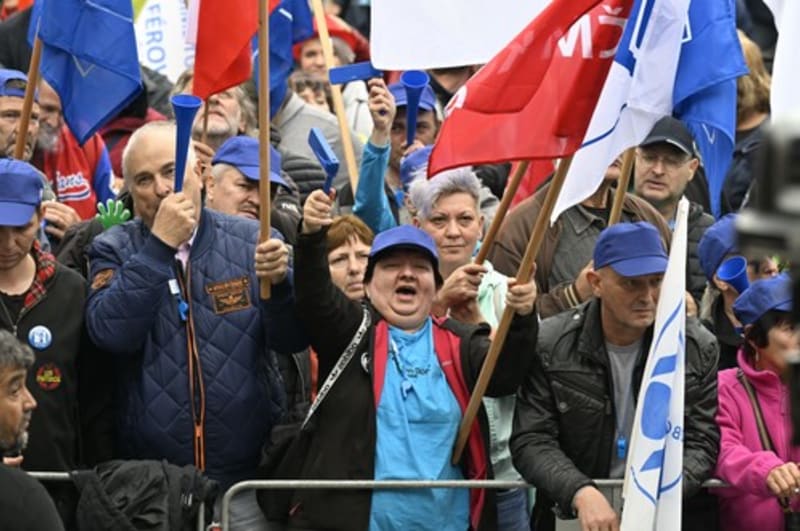 Demonstrace odborů v Praze
