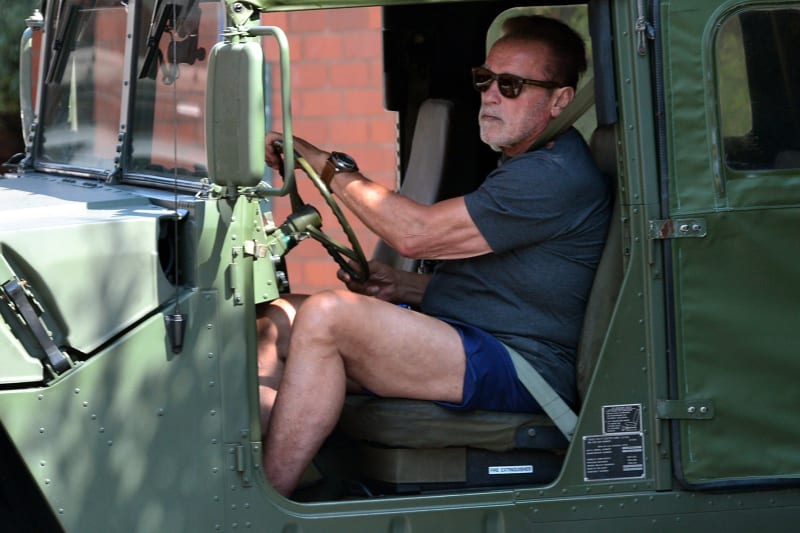 Arnold Schwarzenegger patří mezi slavnými k největším příznivcům Hummeru. Postupně si pořídil několik modelů této americké legendy.