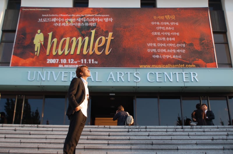 „Pamatuji si, že po premiéře Hamleta v roce 1999 přišly děsivé kritiky.“