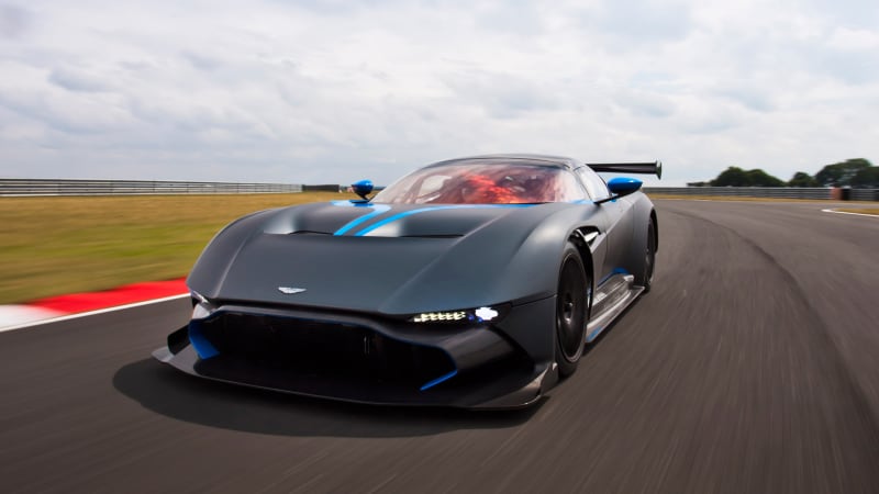 Aston Martin: jen houšť a větší kapky
