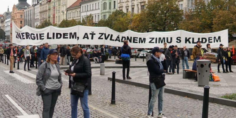 Demonstrace odborů na pražském Václavském náměstí v plném proudu