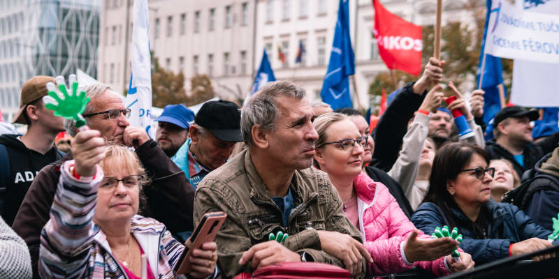 Na Václavském náměstí se uskutečnila demonstrace odborářů, protestovali proti chudobě a vládním krokům.