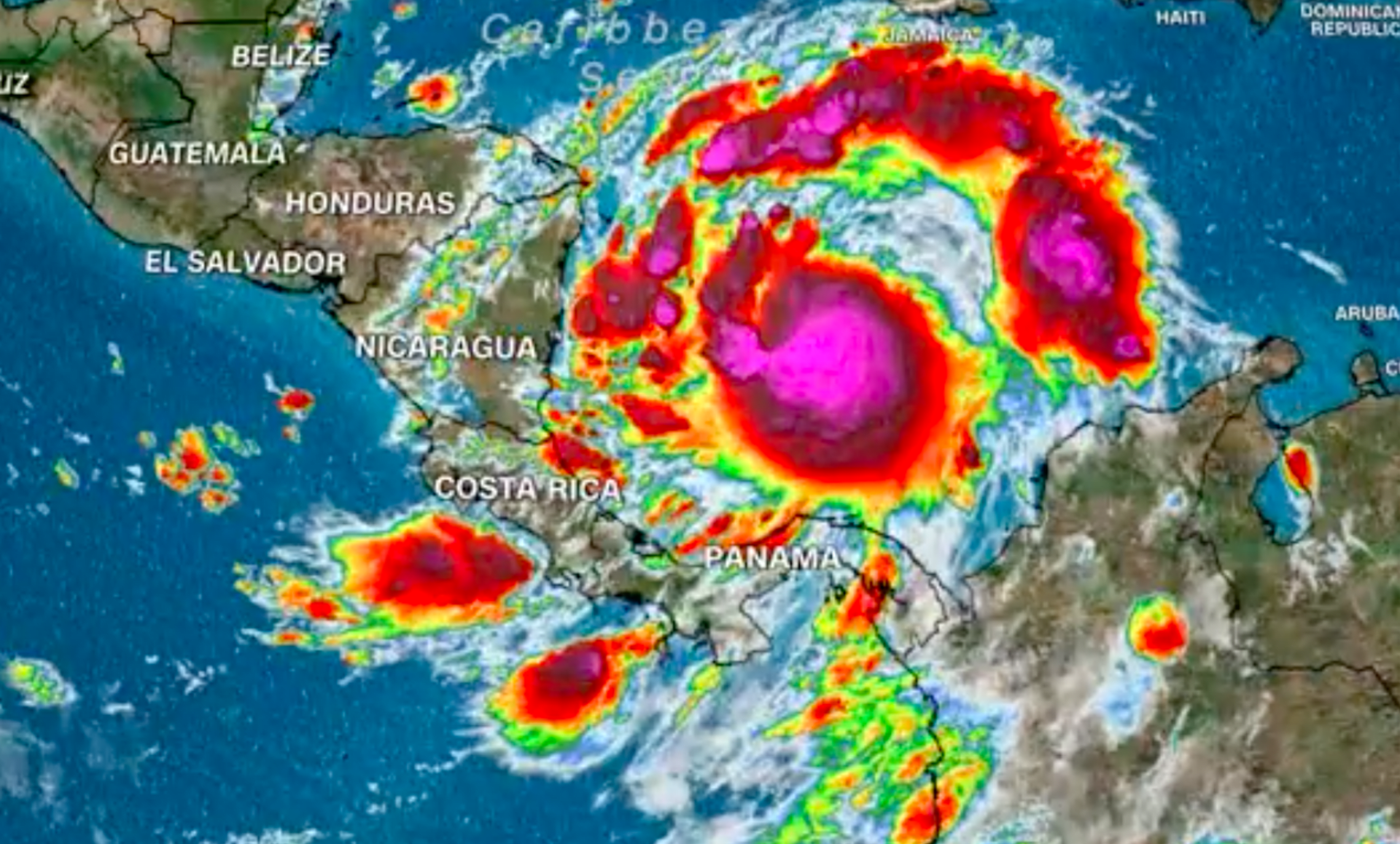 Bouře Julia zesílila na hurikán a míří k pobřeží Nikaraguy.
