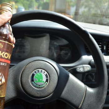 Alkohol stojí až za desetinou vážných dopravních nehod v Česku.