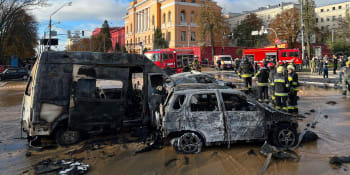 Rakety přímo v živém vstupu. Před explozemi v Kyjevě se kryl novinář i dívka na procházce