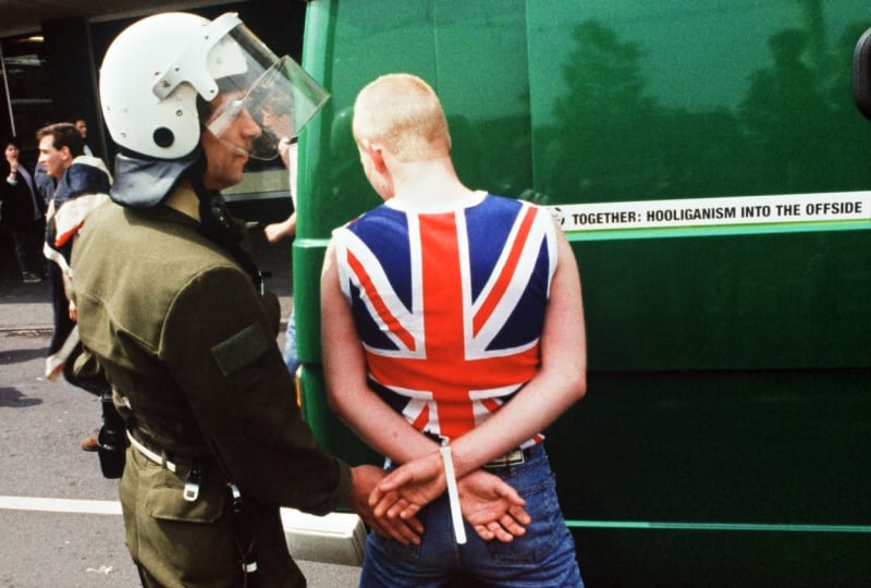 Zatčení britského fanouška v roce 1988