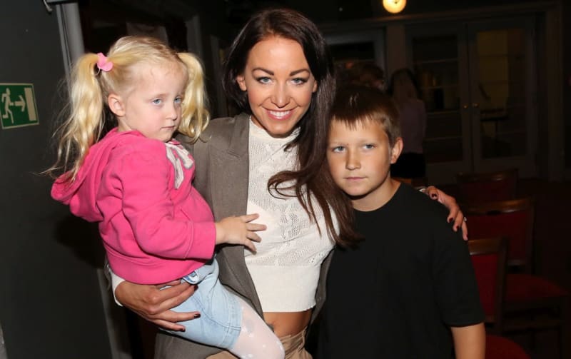 Agáta Hanychová a její dvě děti z předchozích vztahů, syn Kryšpín a dcera Mia.