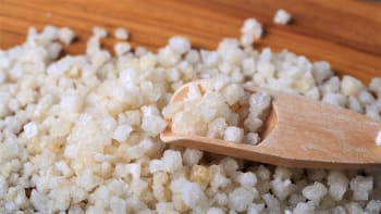 S epsomskou solí jídlo neosolíte, ale zbaví vás bolesti svalů, chřipky, stresu či mastných vlasů
