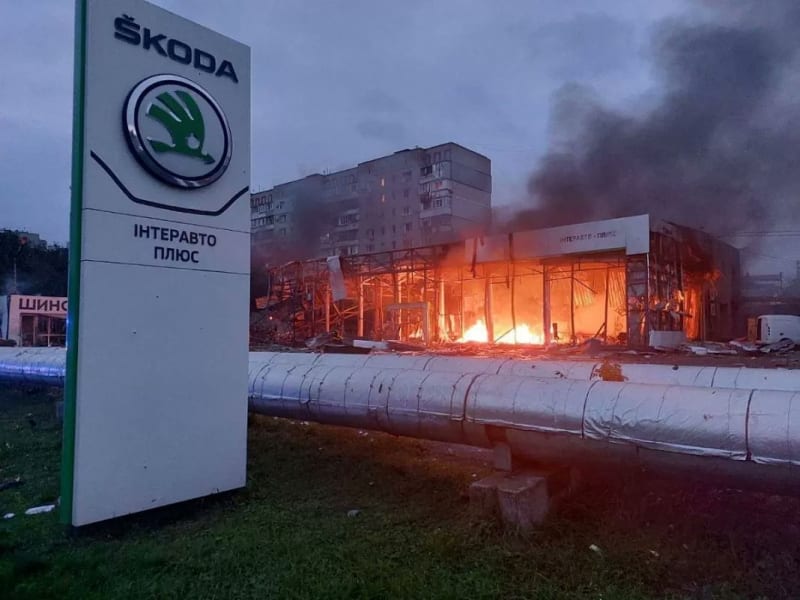 Cílem ruského ostřelování v Záporoží se stal i tamní autosalon automobilky Škoda Auto.