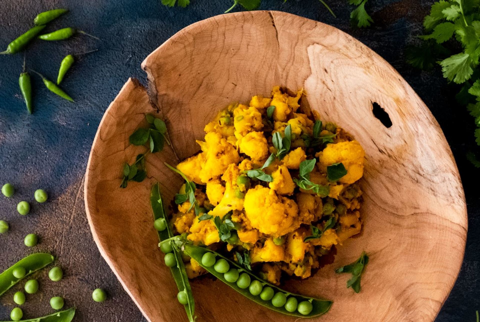 Aloo Gobi – indické brambory s květákem a hráškem