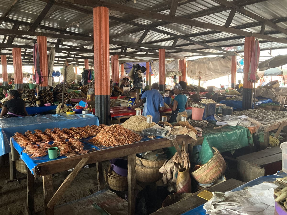Tržiště ve městě Ambanja na hlavním ostrově