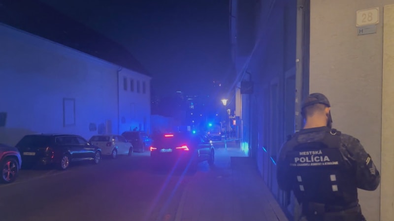 Policisté se snaží zjistit veškeré informace o střelbě v Bratislavě. 