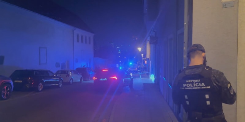 Policisté se snaží zjistit veškeré informace o střelbě v Bratislavě. 